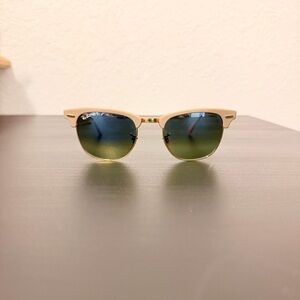 Ray-Ban Classic Gold Frame with Green Lenses